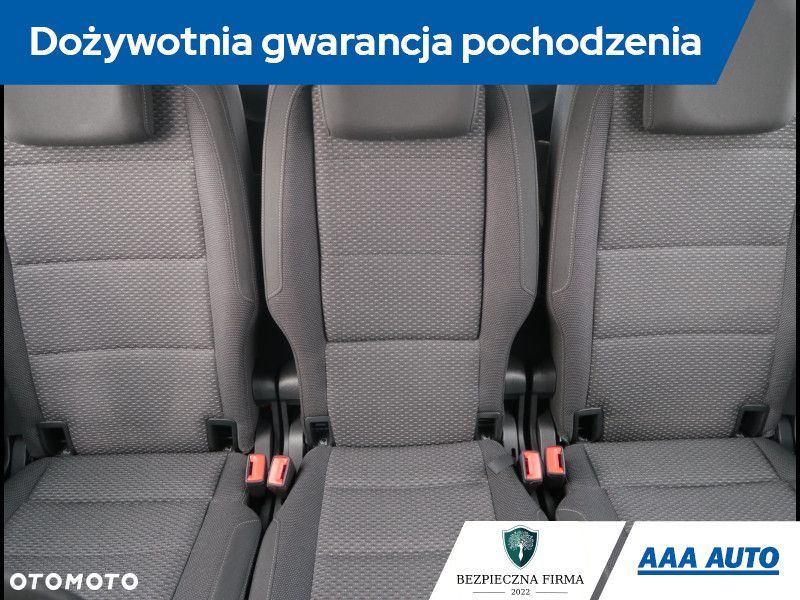 Volkswagen Touran - 11