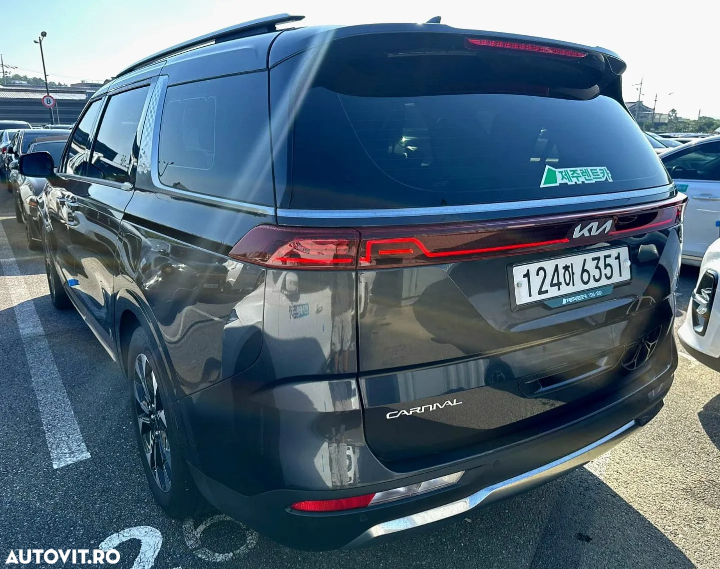 Kia Carnival - 4