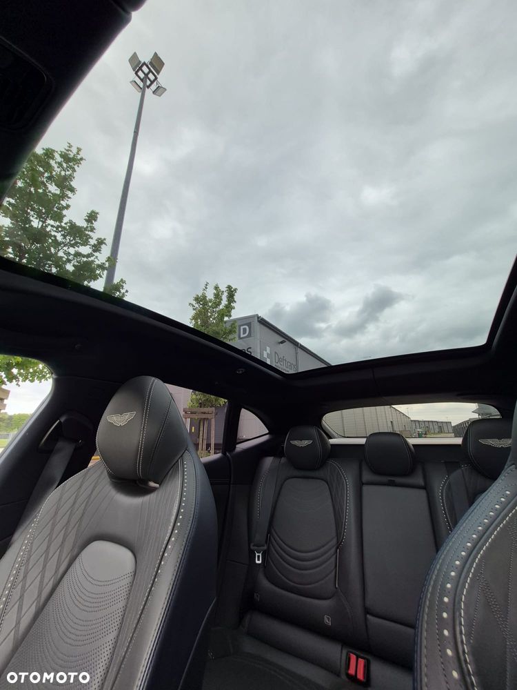 Aston Martin DBX - 5