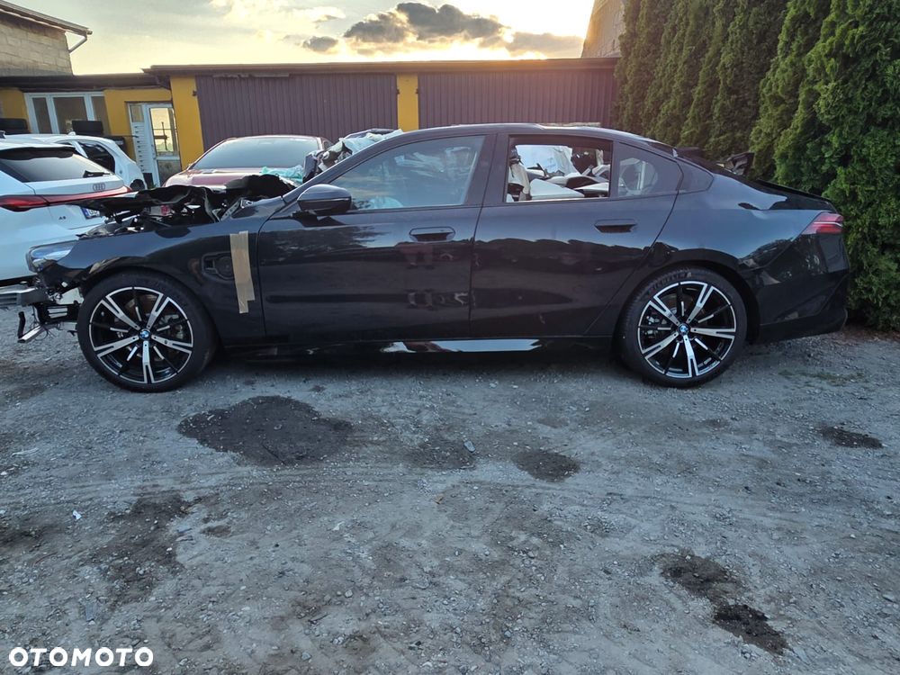 BMW Seria 5 530e xDrive PHEV M Sport Edition - 6