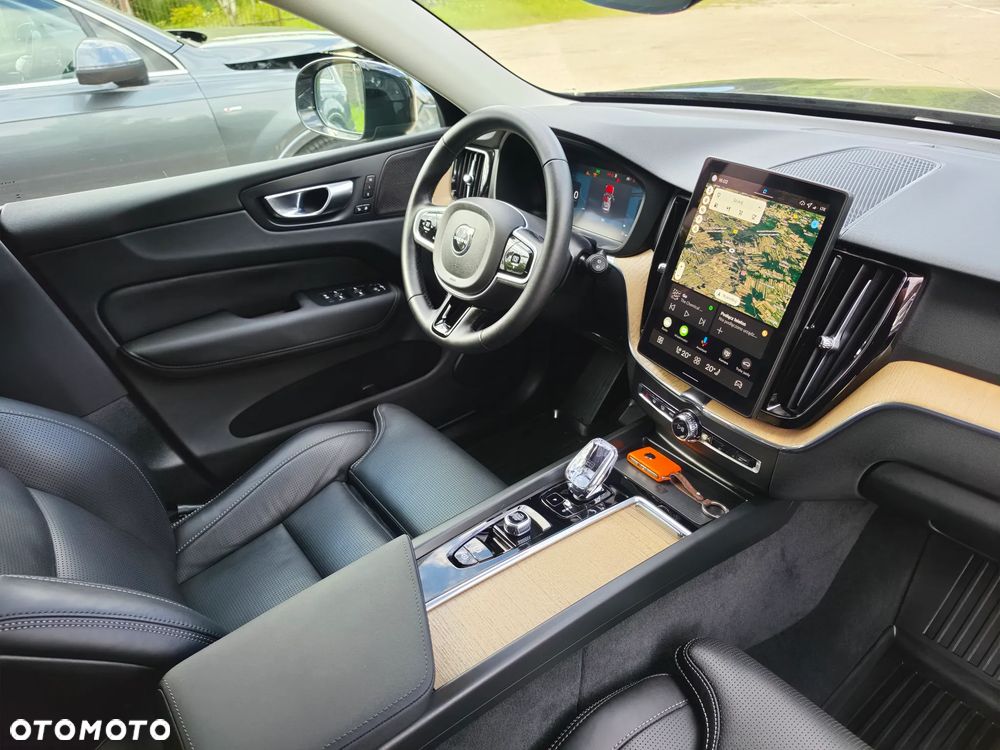 Volvo XC 60 B5 B AWD Plus Dark - 16