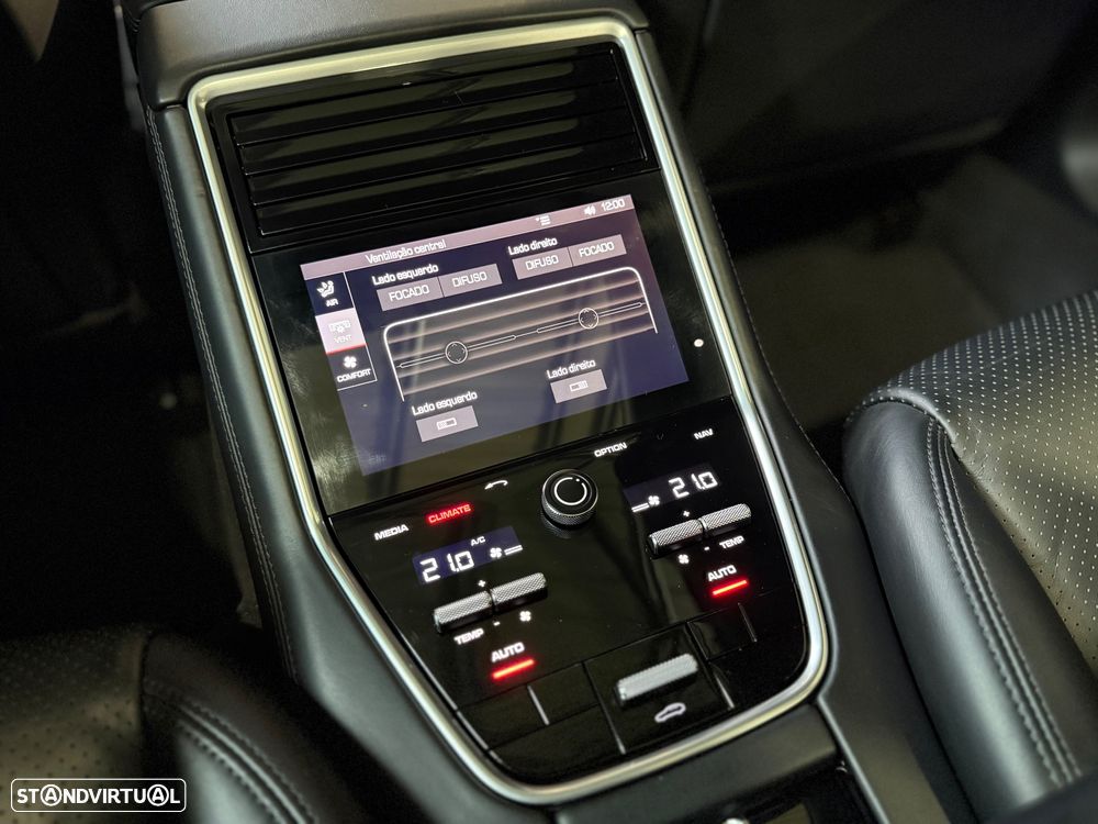 Porsche Panamera 4 E-Hybrid - 41