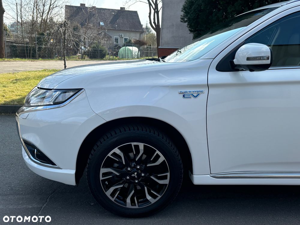 Mitsubishi Outlander 2.0 4WD Top - 5