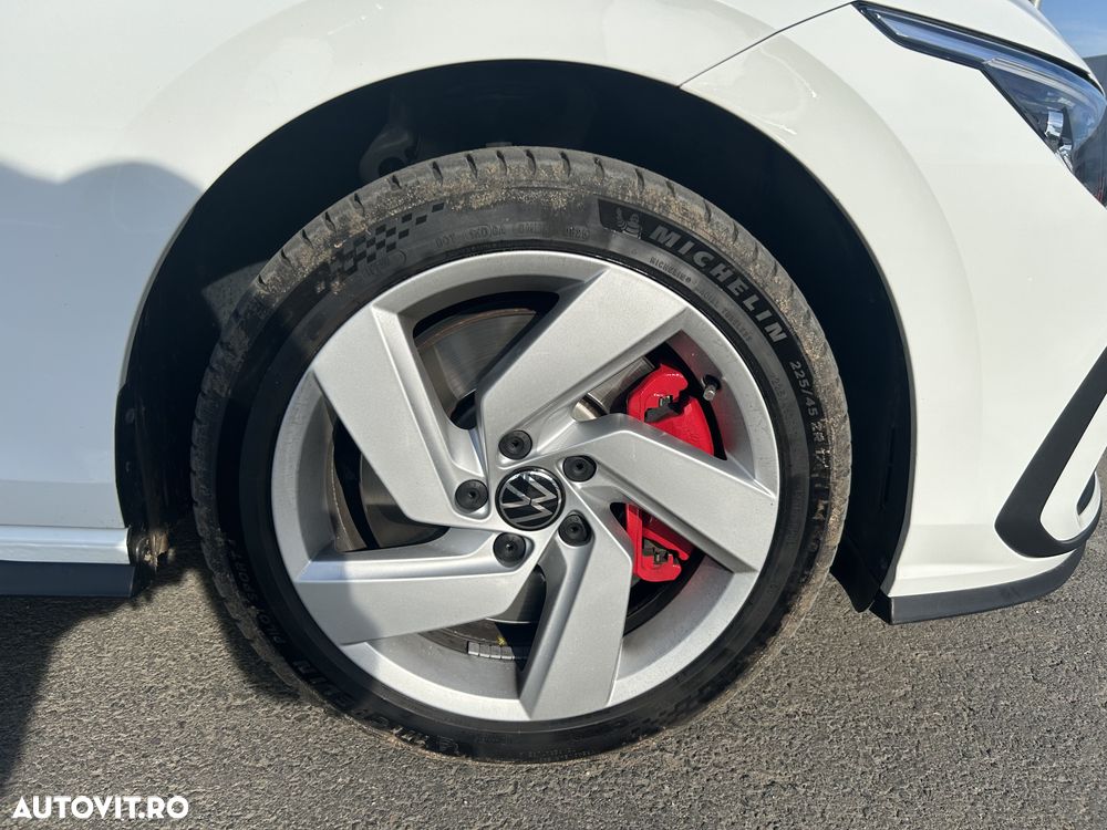 Volkswagen Golf - 8