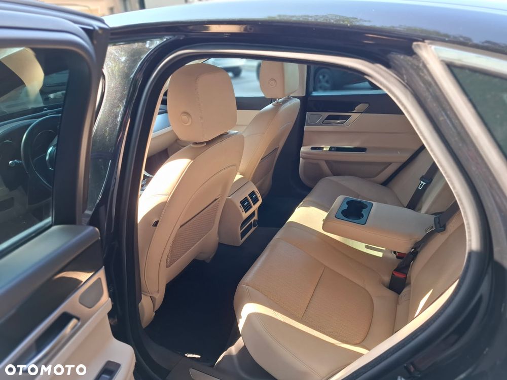 Jaguar XF 2.0 T Portfolio - 9
