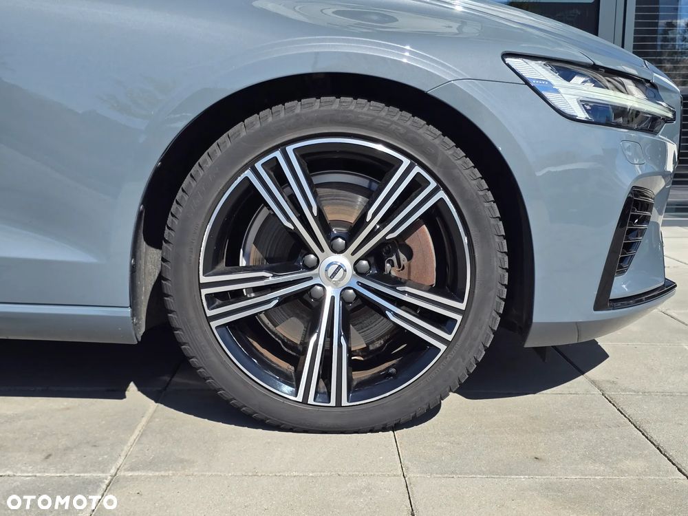 Volvo V60 T6 AWD Plug-In Hybrid Plus Dark - 25