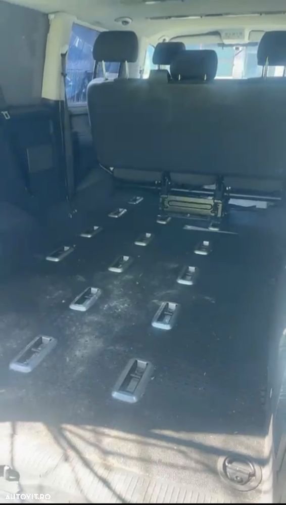 Volkswagen Caravelle - 2