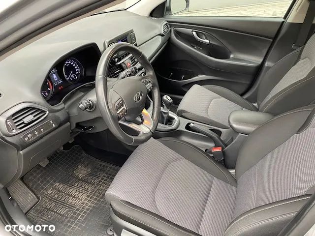 Hyundai i30 1.5 DPI Classic + - 19
