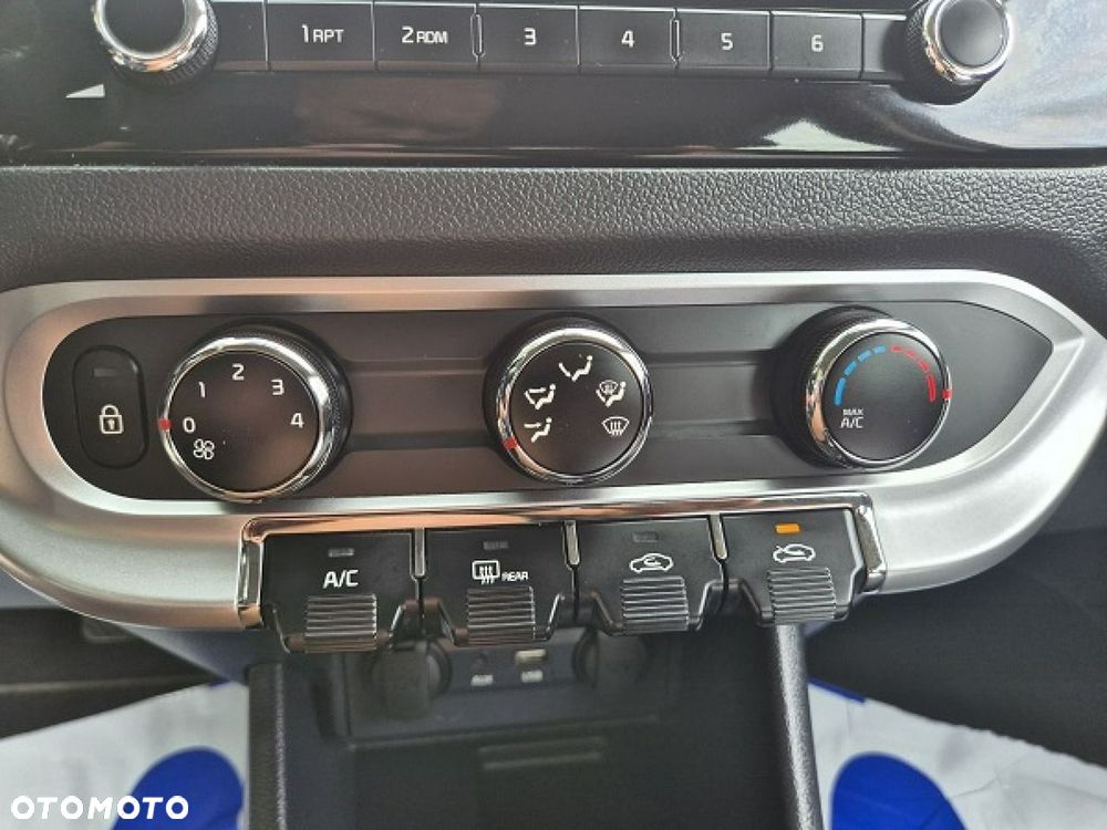 Kia Rio - 31