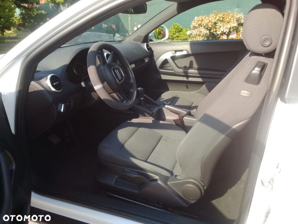 Audi A3 3-drzwiowe 1.6 Ambiente - 16