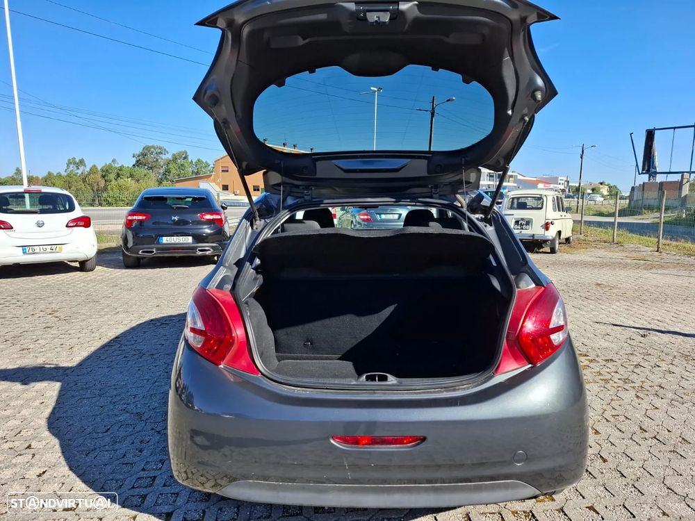 Peugeot 208 - 4