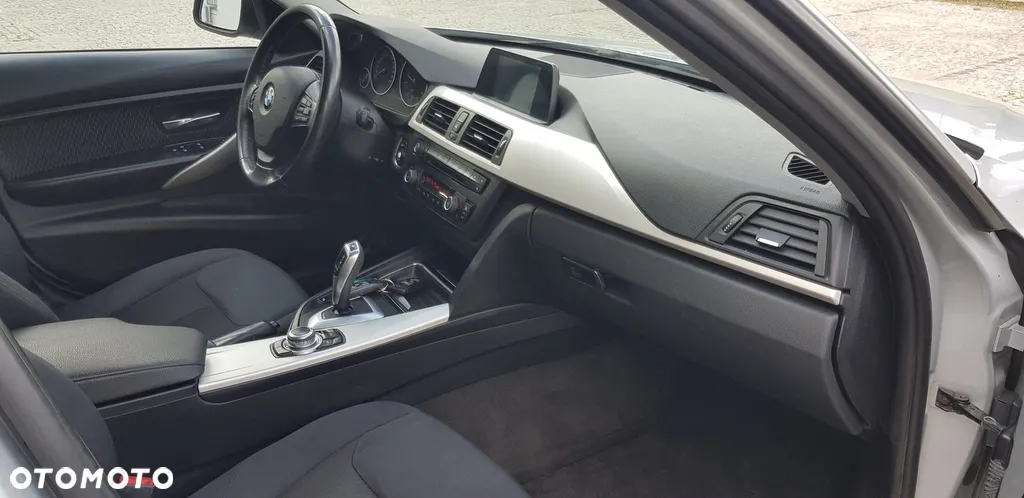BMW Seria 3 318d DPF Touring Edition Sport - 14