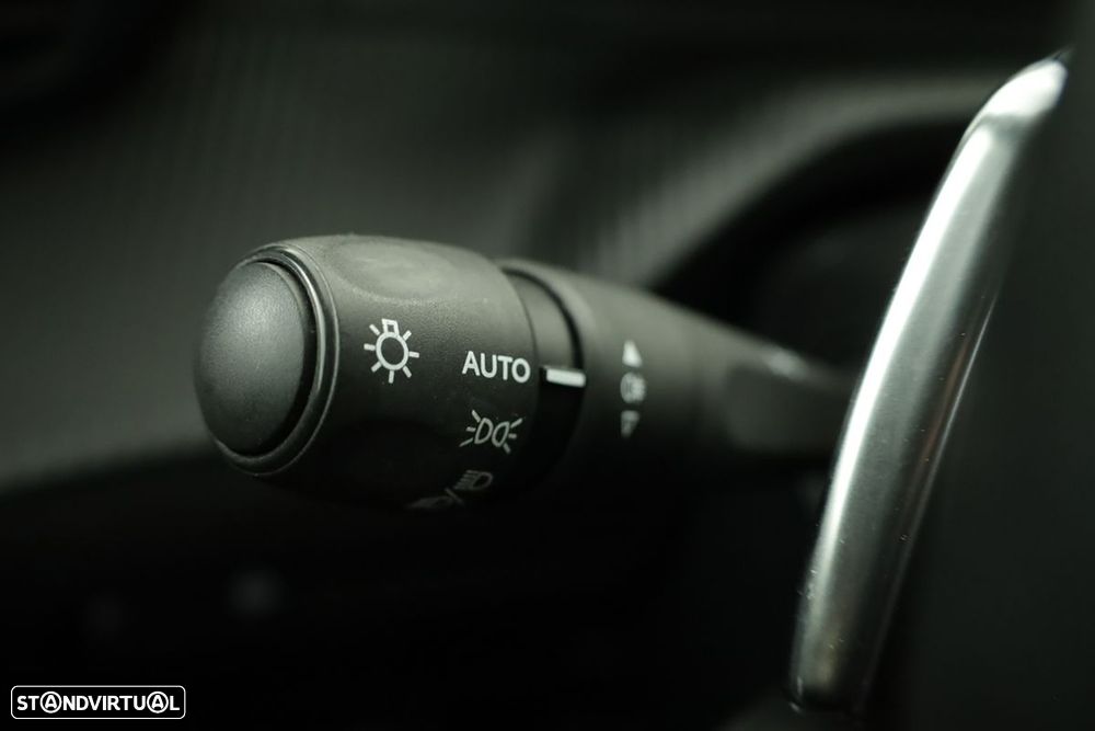 Peugeot 2008 1.2 PureTech Allure Pack EAT8 - 17