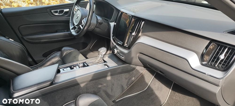 Volvo XC 60 D4 R-Design - 9