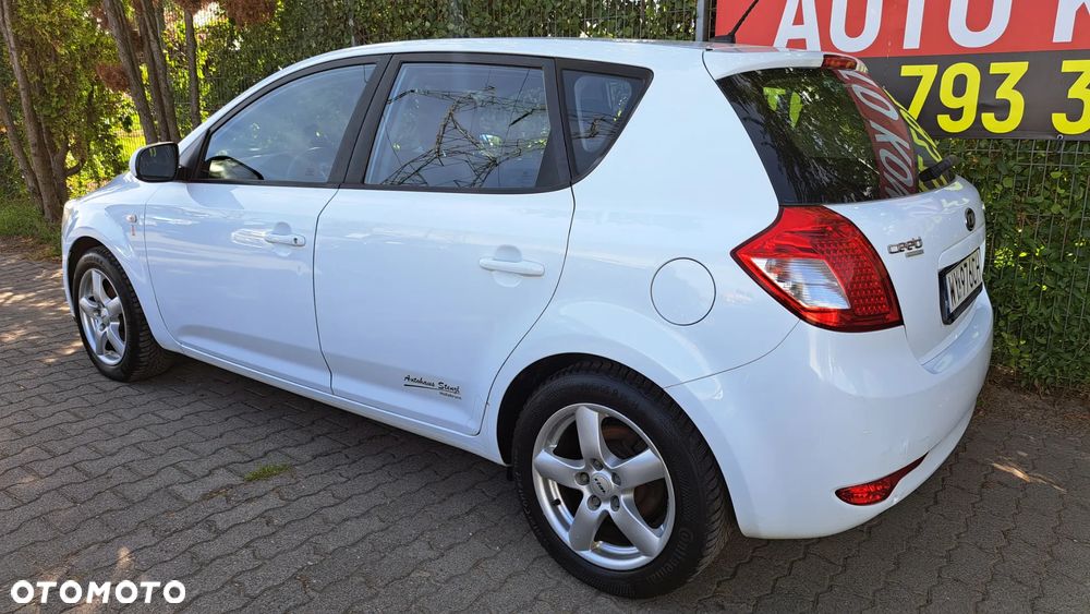 Kia Ceed - 27
