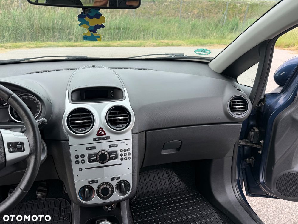 Opel Corsa 1.2 16V Cosmo - 25