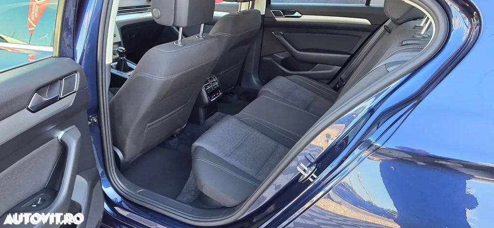 Volkswagen Passat - 11