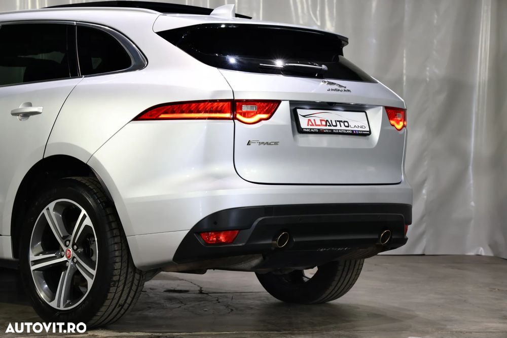 Jaguar F-Pace P250 AWD HSE - 31