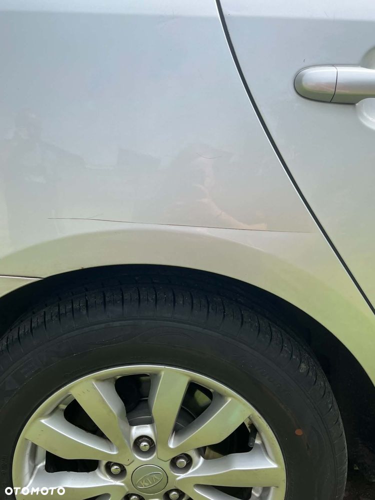 Kia Carens 1.6 Tour - 12