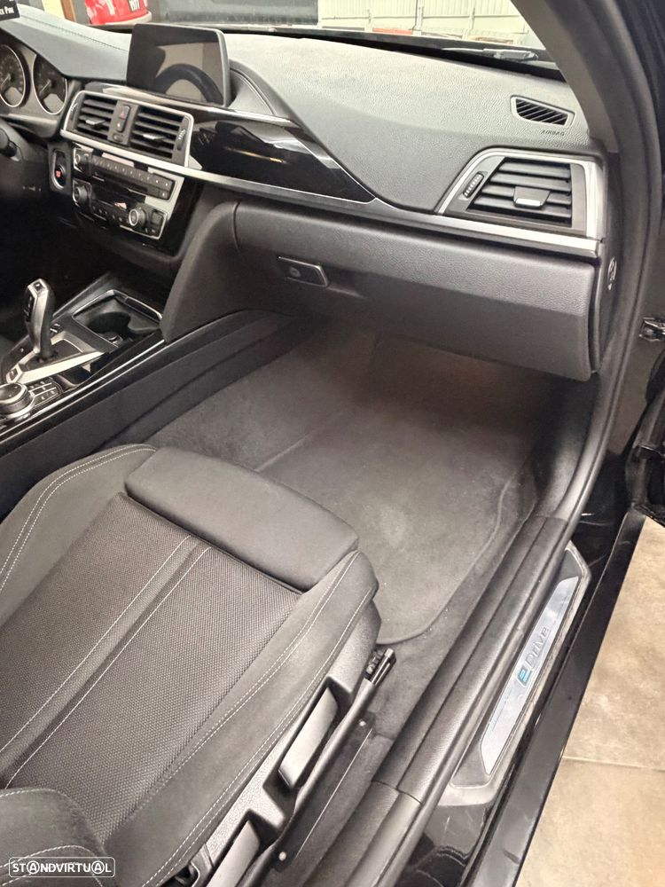 BMW 330 e iPerformance Line Luxury - 29