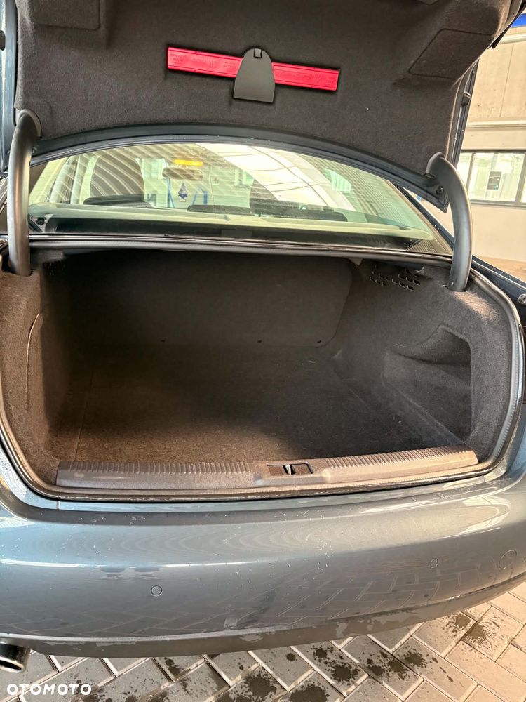 Audi A4 Limousine - 4