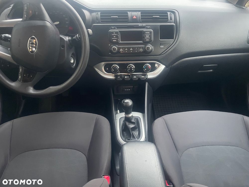 Kia Rio - 4