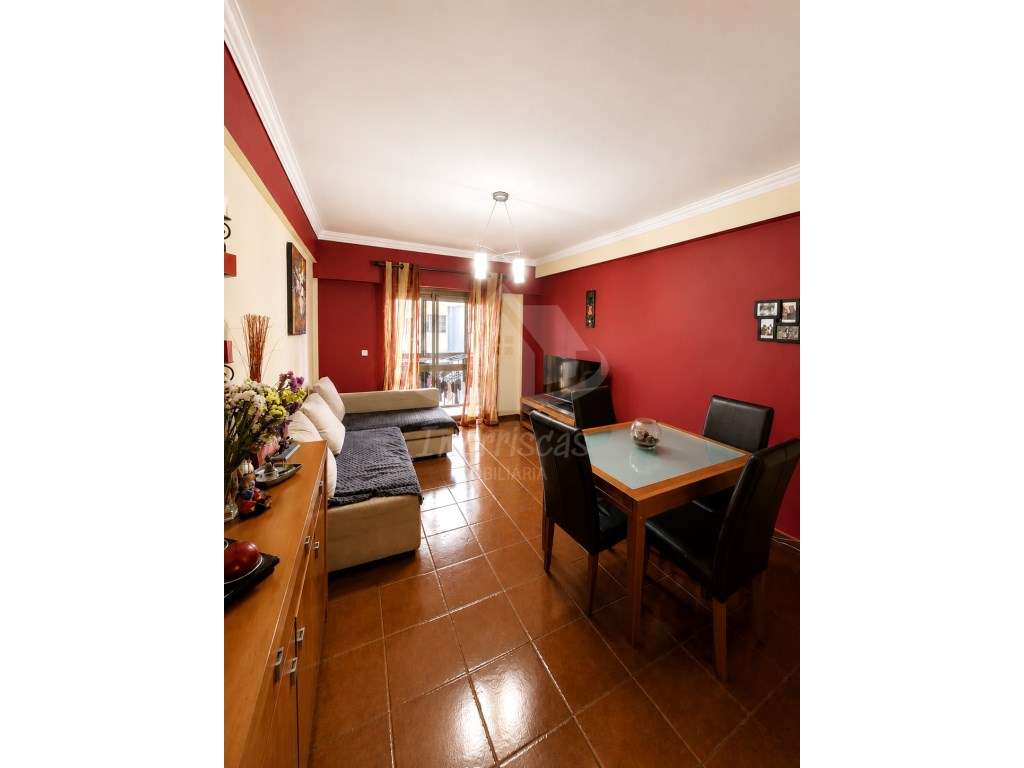 Apartamento T2 luminoso com varanda em Odivelas - Grande imagem: 2/16
