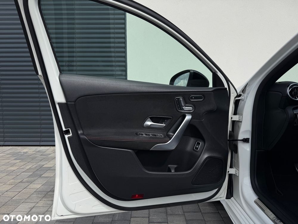 Mercedes-Benz Klasa A 250 e PHEV AMG Line 8G-DCT - 17