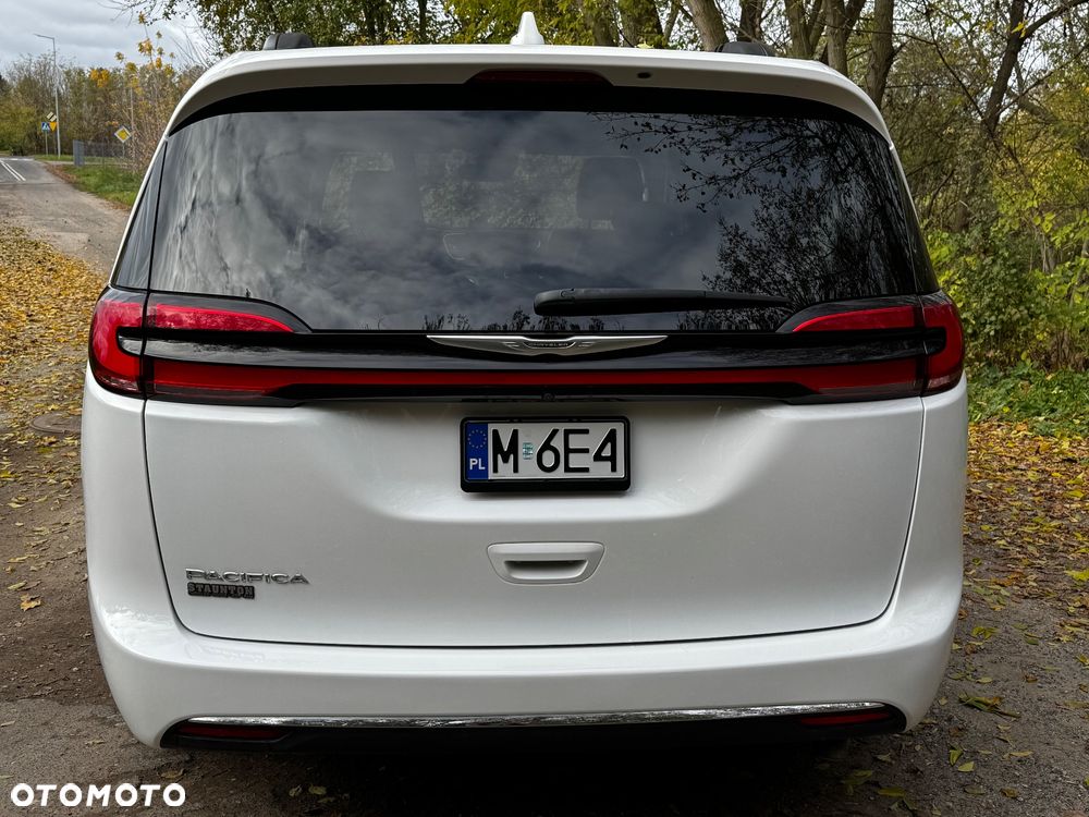 Chrysler Pacifica - 5