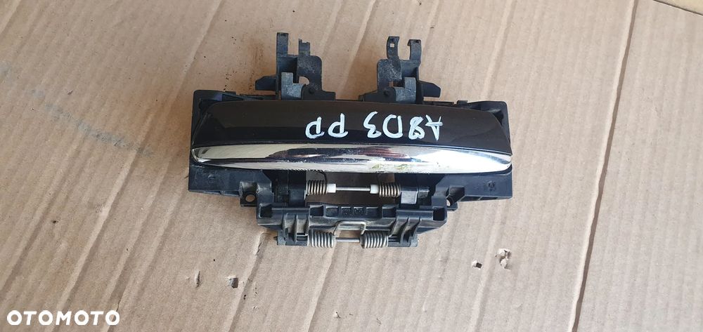 Klamka prawy przód przednia prawa Audi A8 D3 - 4
