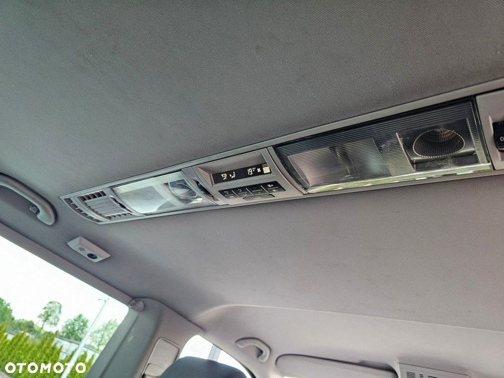 Volkswagen Caravelle - 21