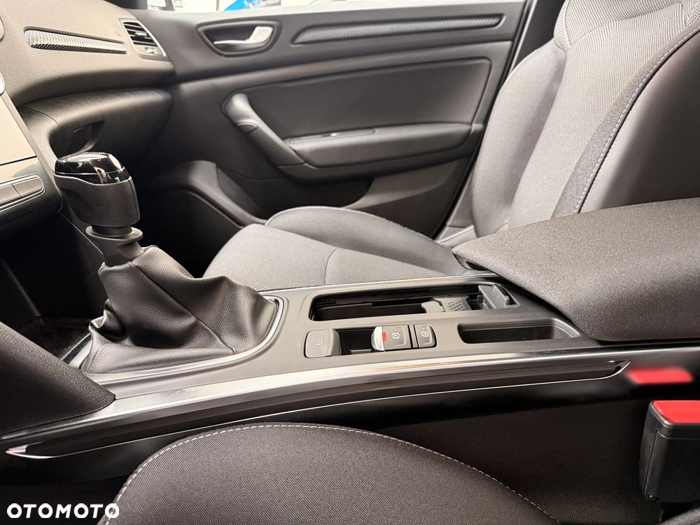 Renault Megane 1.3 TCe Evolution - 11