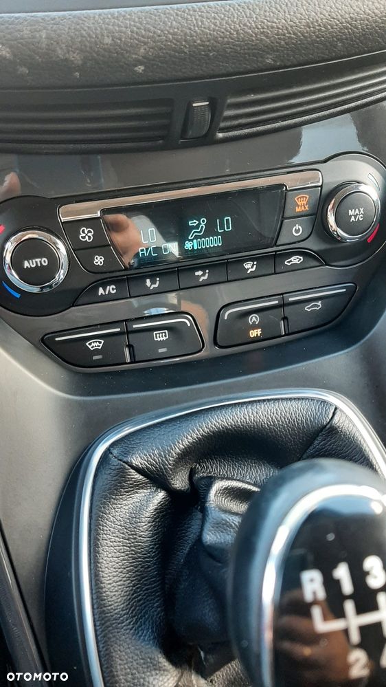 Ford Kuga 1.5 EcoBoost 2x4 Titanium - 29