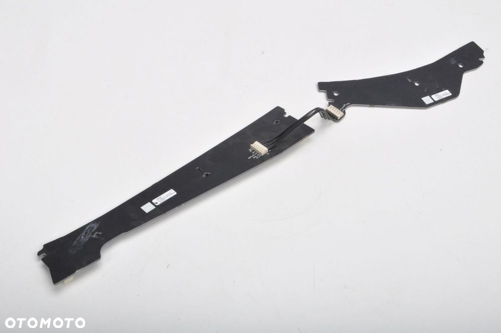 ASTON MARTIN DB11 KIERUNKOWSKAZ LED PRAWY NA CZĘŚĆI 36947RB - 3