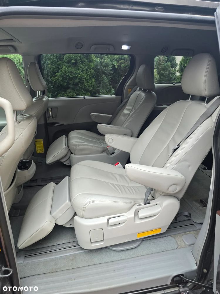 Toyota Sienna 3.5 V6 XLE AWD - 24