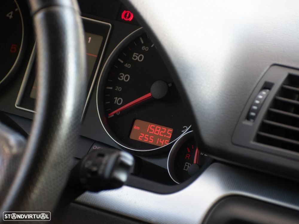 Audi A4 Avant 2.0 TDI S-line - 24