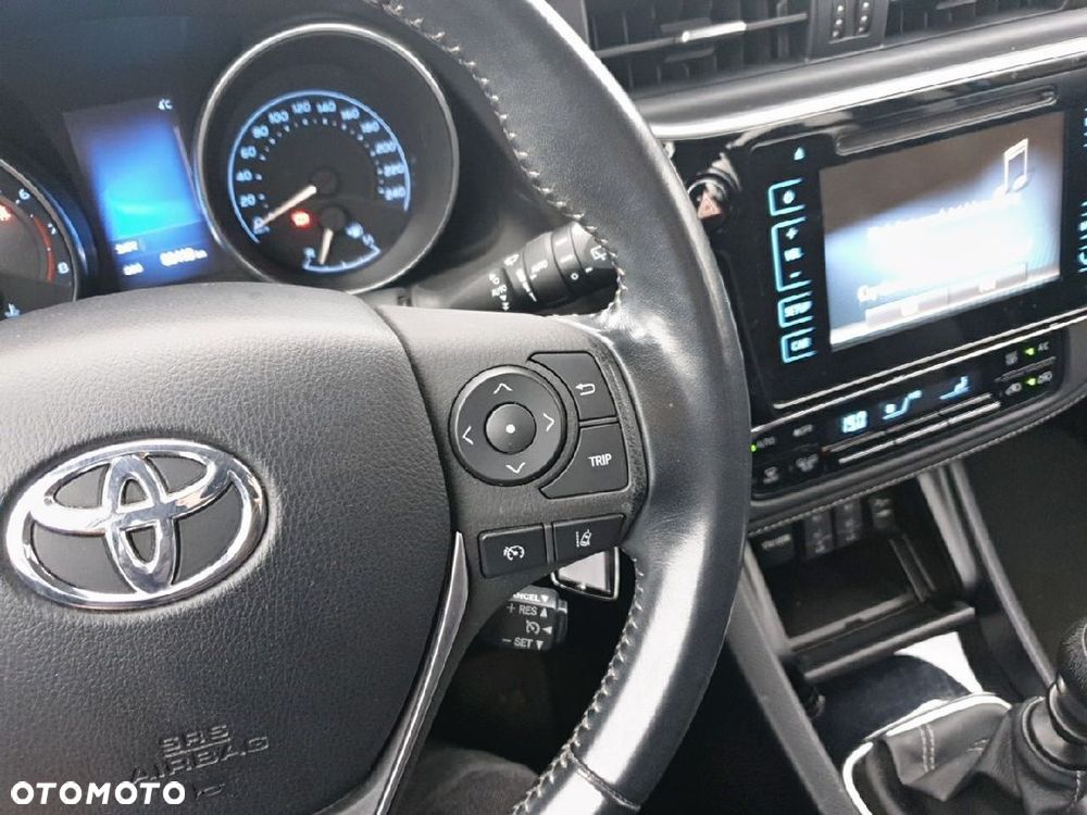 Toyota Auris 1.6 Premium - 18