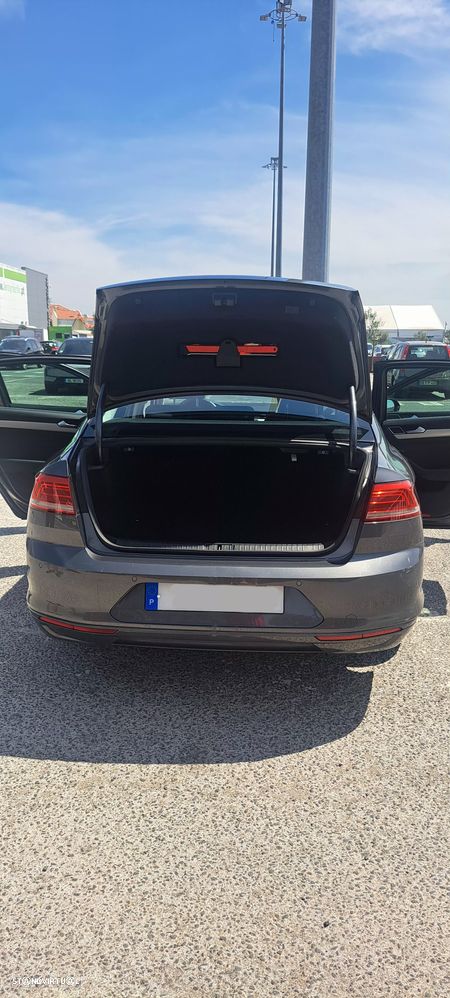 VW Passat 2.0 TDI Confortline - 15