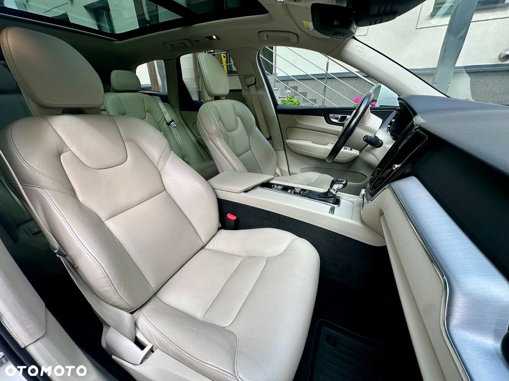 Volvo XC 60 T5 AWD Momentum - 17