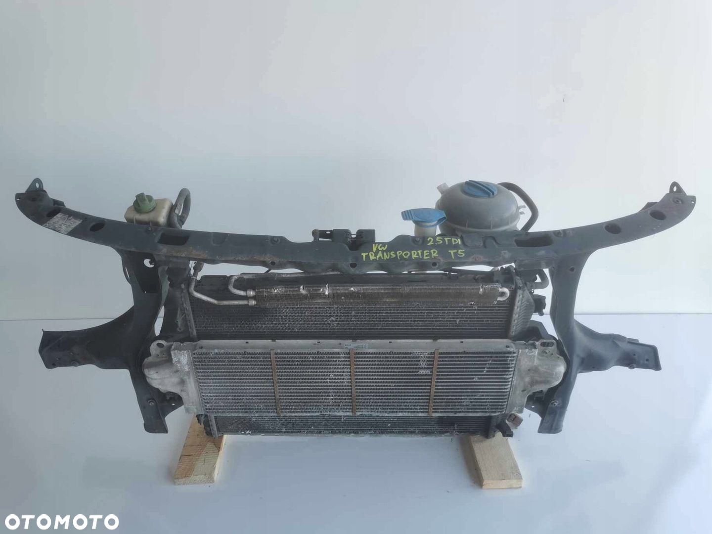 PAS PRZEDNI CHŁODNICA VW TRANSPORTER T5 2.5 TDI - 2