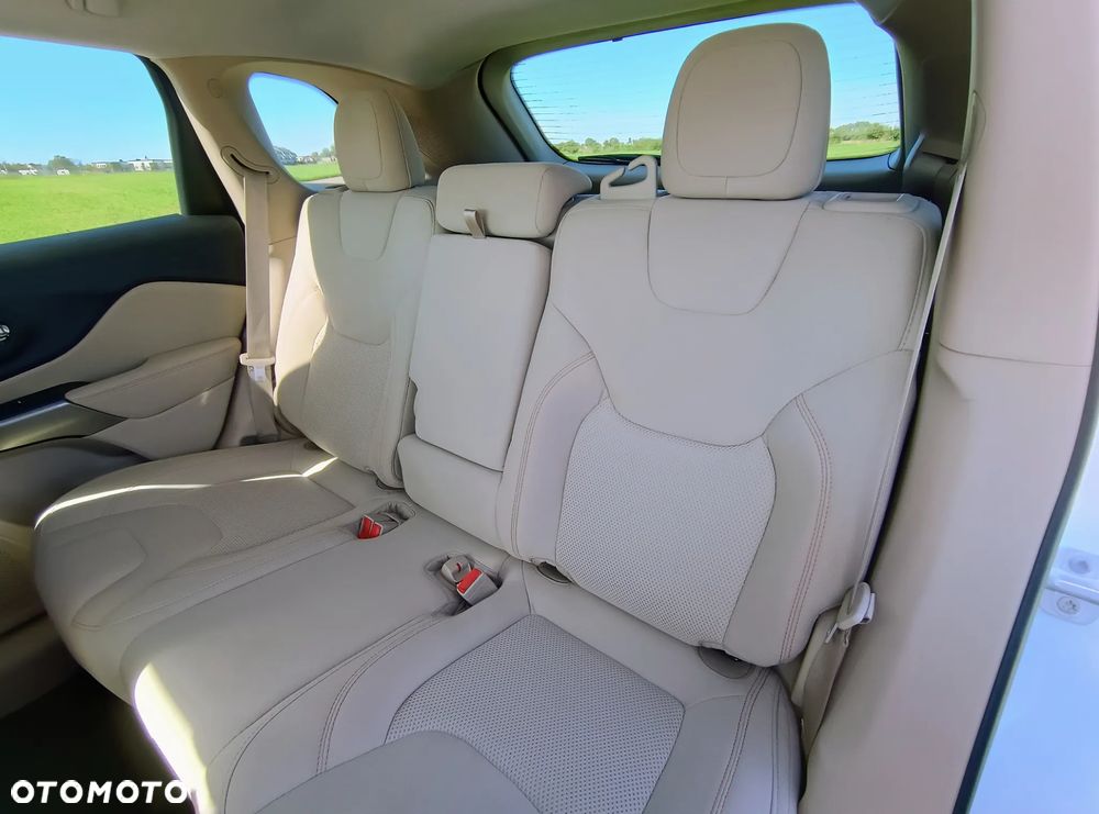 Jeep Cherokee - 13
