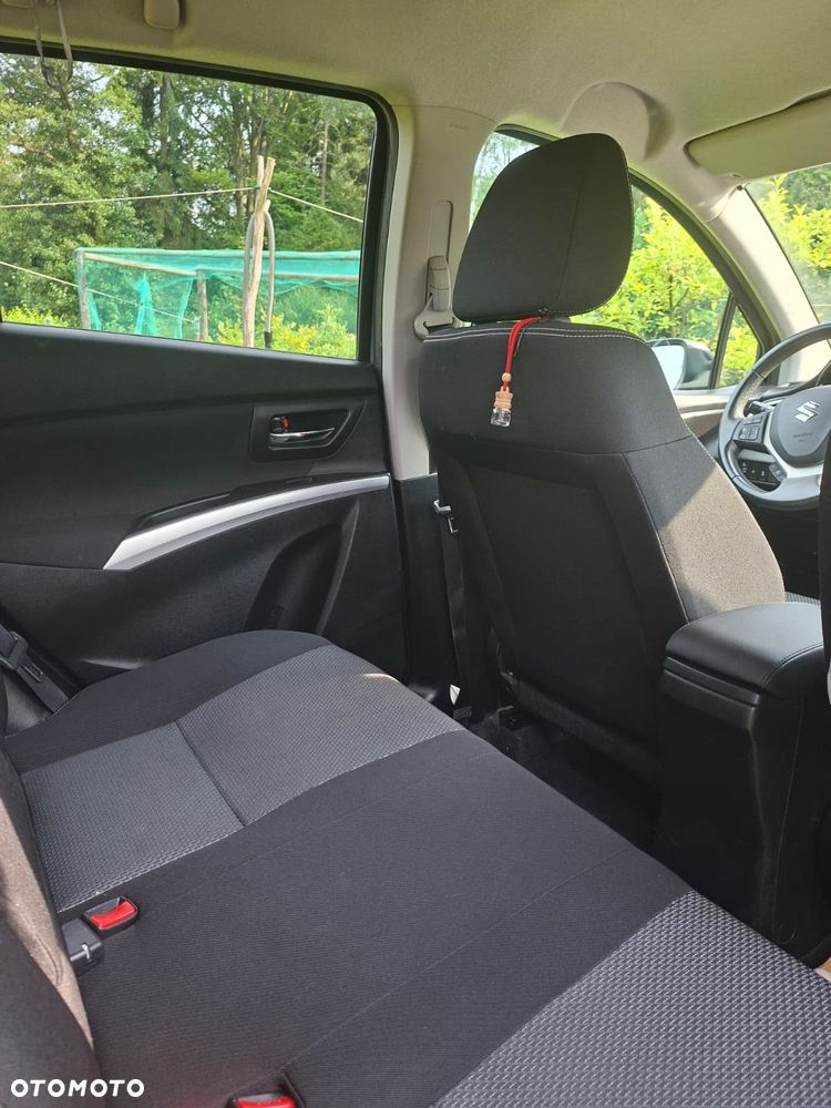 Suzuki SX4 1.6 Premium - 11