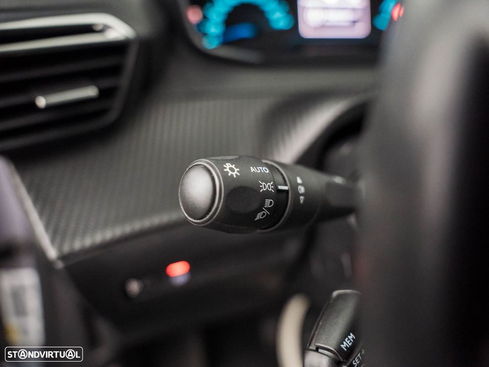 Peugeot e-2008 50 kWh Active Pack - 19