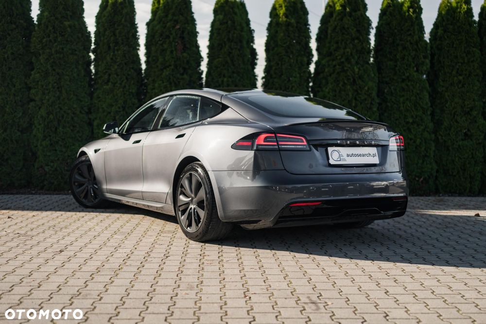 Tesla Model S - 6