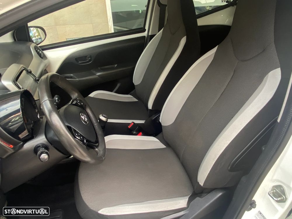 Toyota Aygo x-play touch - 36
