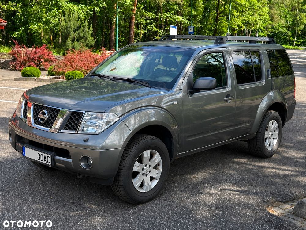 Nissan Pathfinder 2.5 D XE - 2