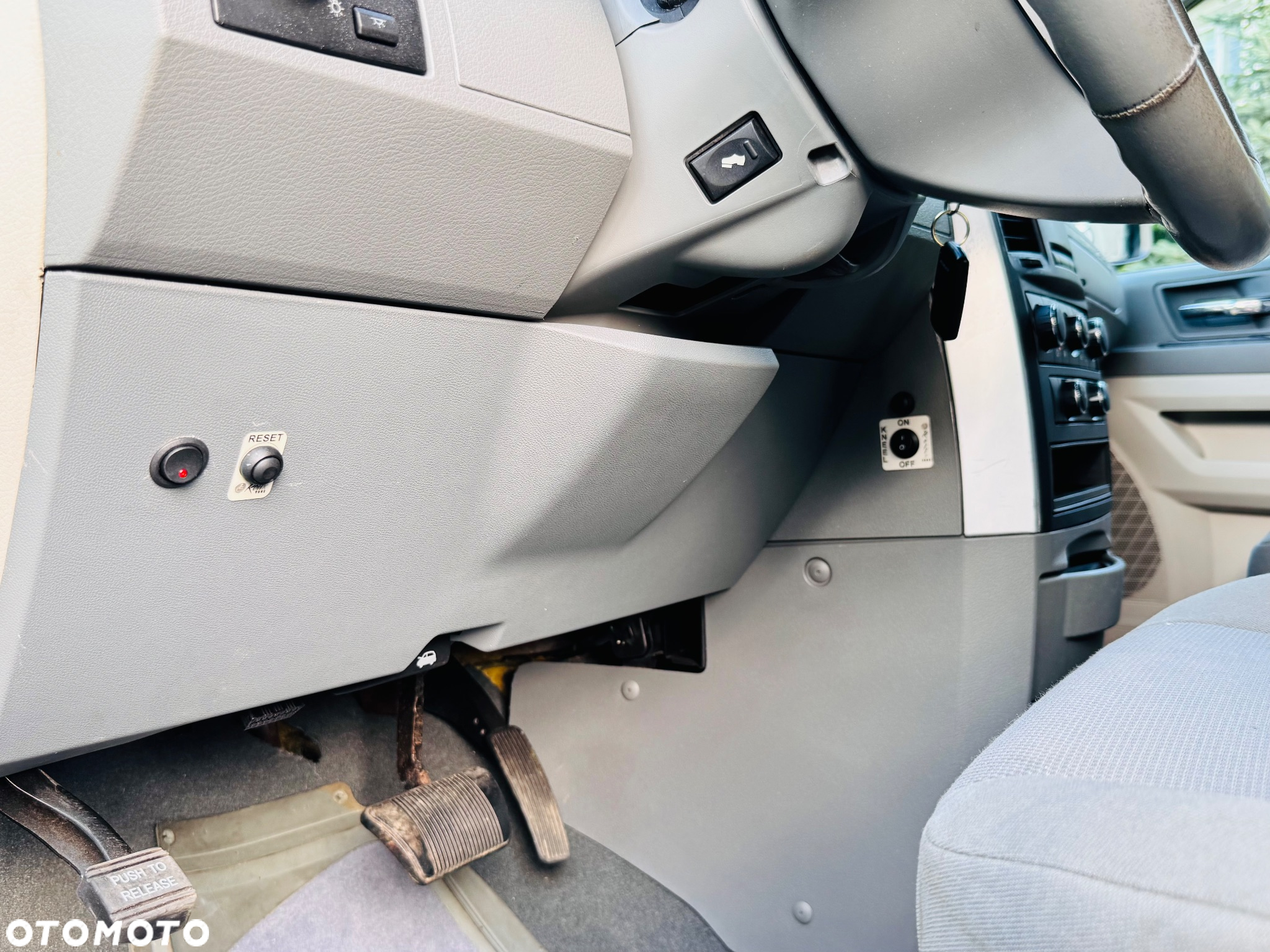 Dodge Caravan - 28