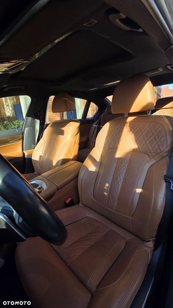 BMW Seria 7 750Li xDrive - 9