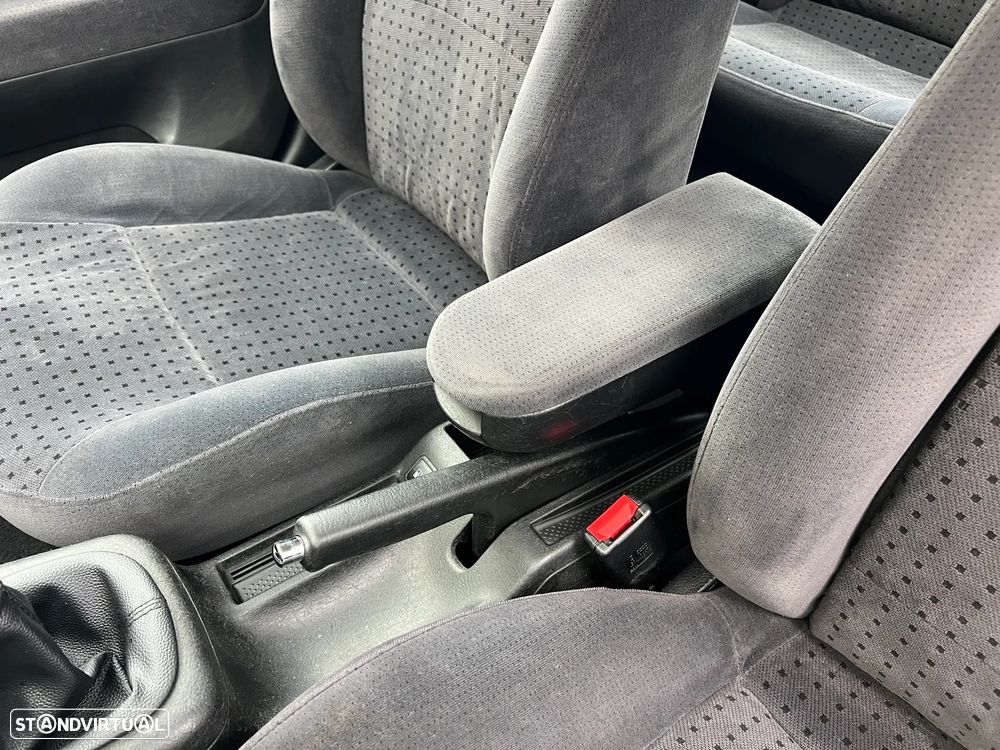 VW Passat 1.9 TDi Confortline - 22