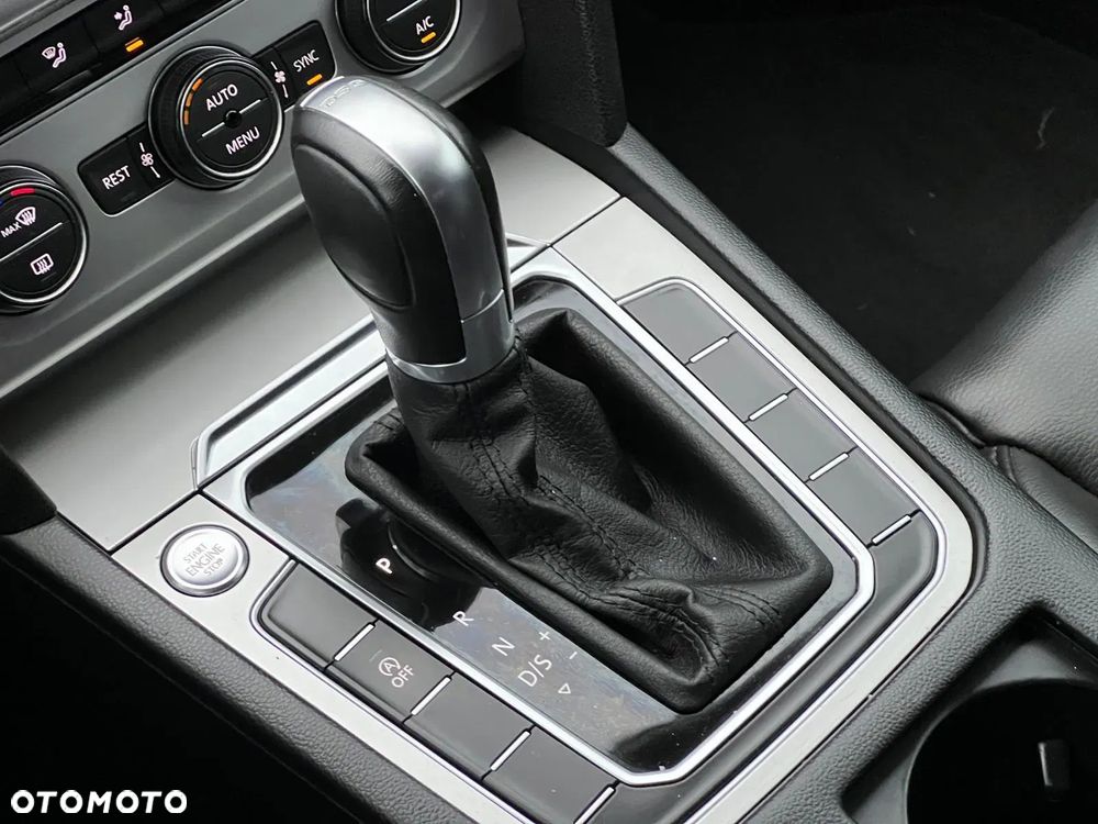 Volkswagen Passat 1.6 TDI SCR DSG - 33